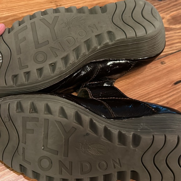 Fly shoes - Picture 4 of 5